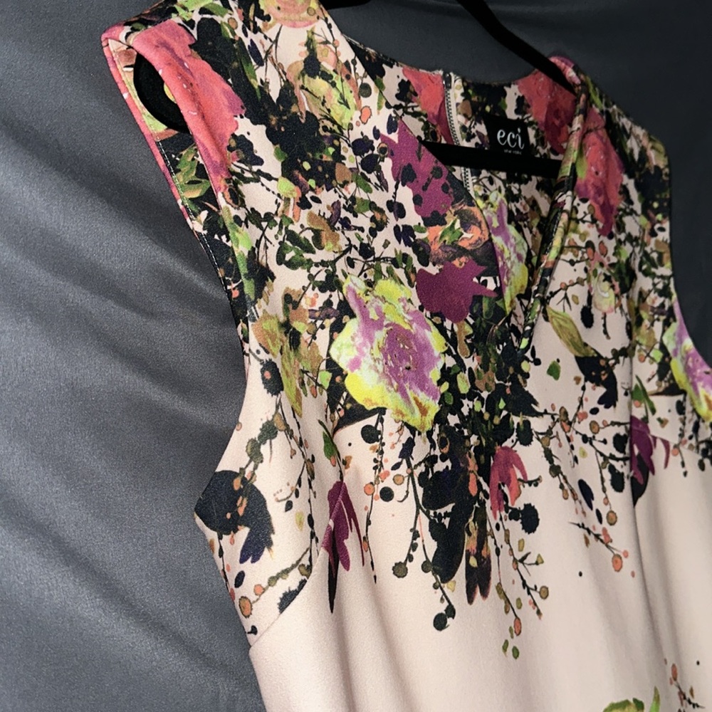 Pink floral V-neck dress - Picture 6 of 8